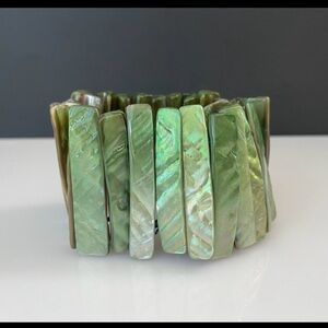 Vintage Rare Natural Shell Green Mother of Pearl Stretch Bracelet